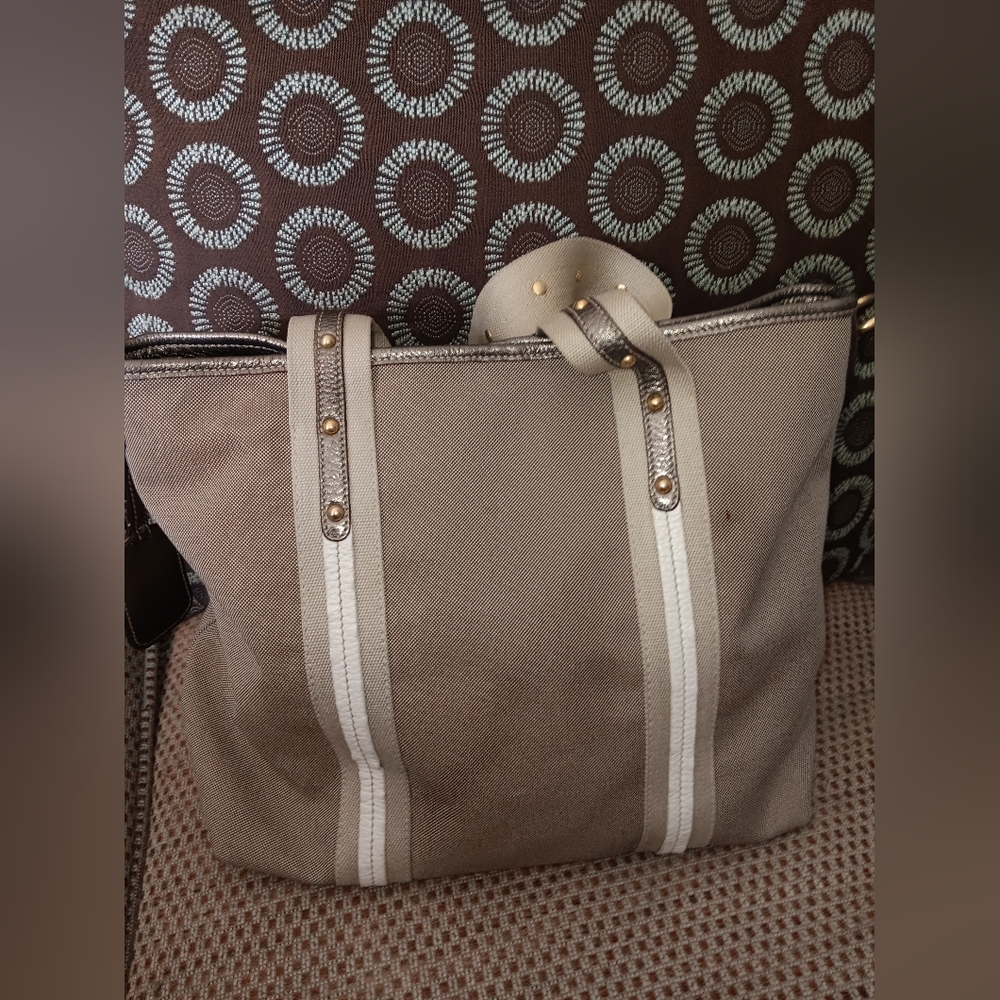 Prada tote - Picture 2 of 5